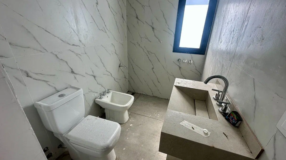VENTA DEPTO 2 AMB C/TERRAZA Y COCHERA- ITUZAINGÓ 5