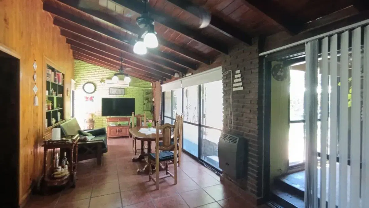 VENTA CASA 4 AMB C/COCHERA PILETA JARDIN, CASTELAR 2