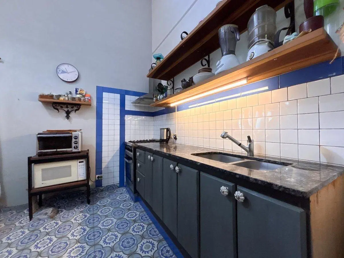 CASA EN VENTA EN LA REJA CON PILETA Y PARQUE 3