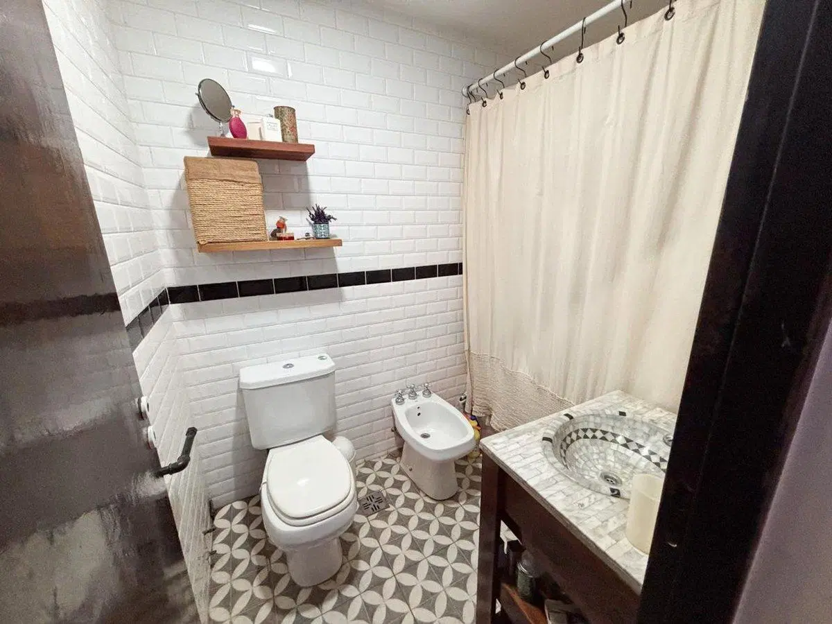 CASA EN VENTA EN LA REJA CON PILETA Y PARQUE 5