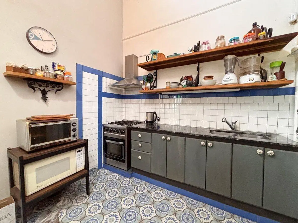 CASA EN VENTA EN LA REJA CON PILETA Y PARQUE 4