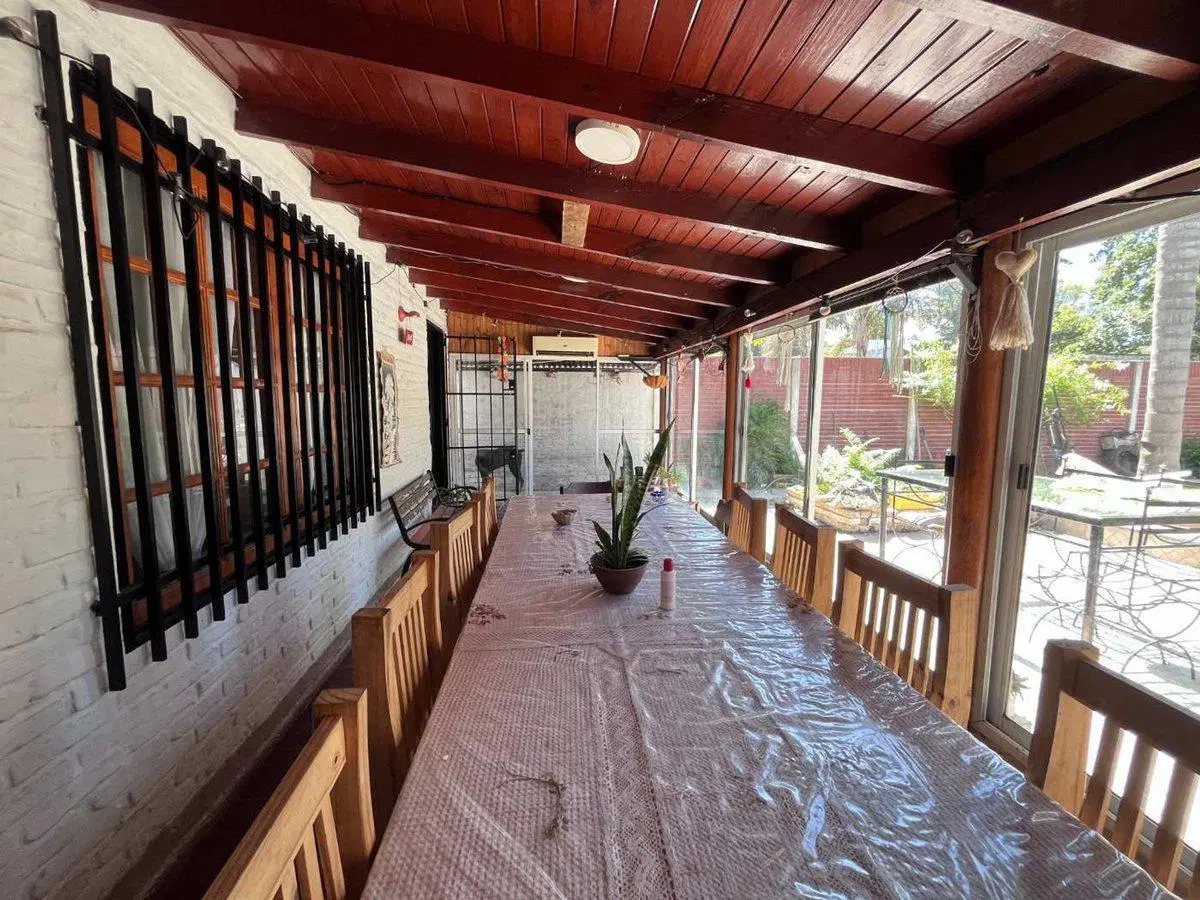 Casa con Piscina sobre Lote de 367m2 Udaondo 3