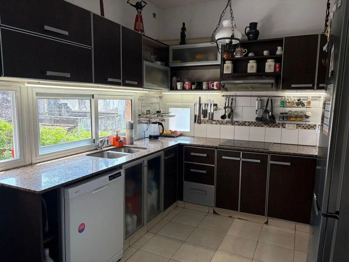 VENTA TRIPLEX 4 AMB. TERRAZA/COCHERA V. SARMIENTO 4
