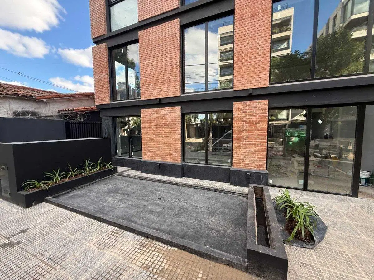 VENTA LOCAL A ESTRENAR BRICKHOUSE ITUZAINGO 150M2 3