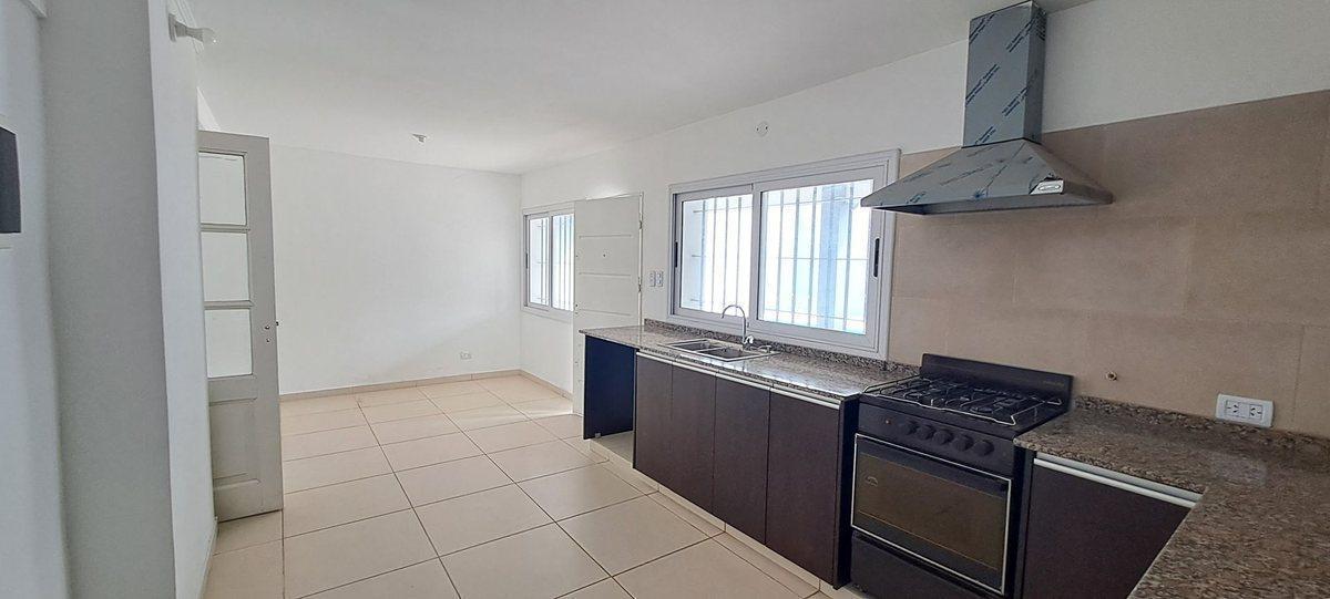 VENTA CASA 4 AMBIENTES PILETA COCHERA PADUA CENTRO