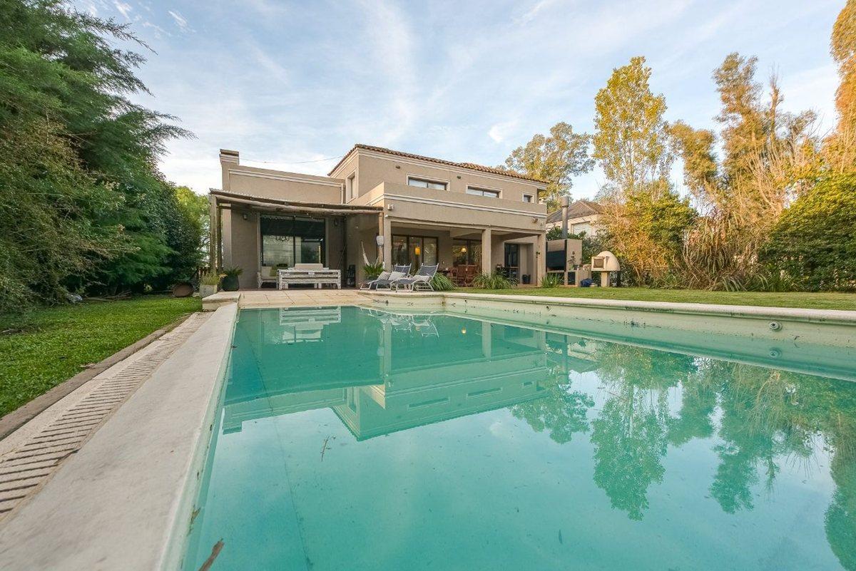 CASA VENTA CAMPOS DE ALVAREZ PISCINA LOTE CENTRAL