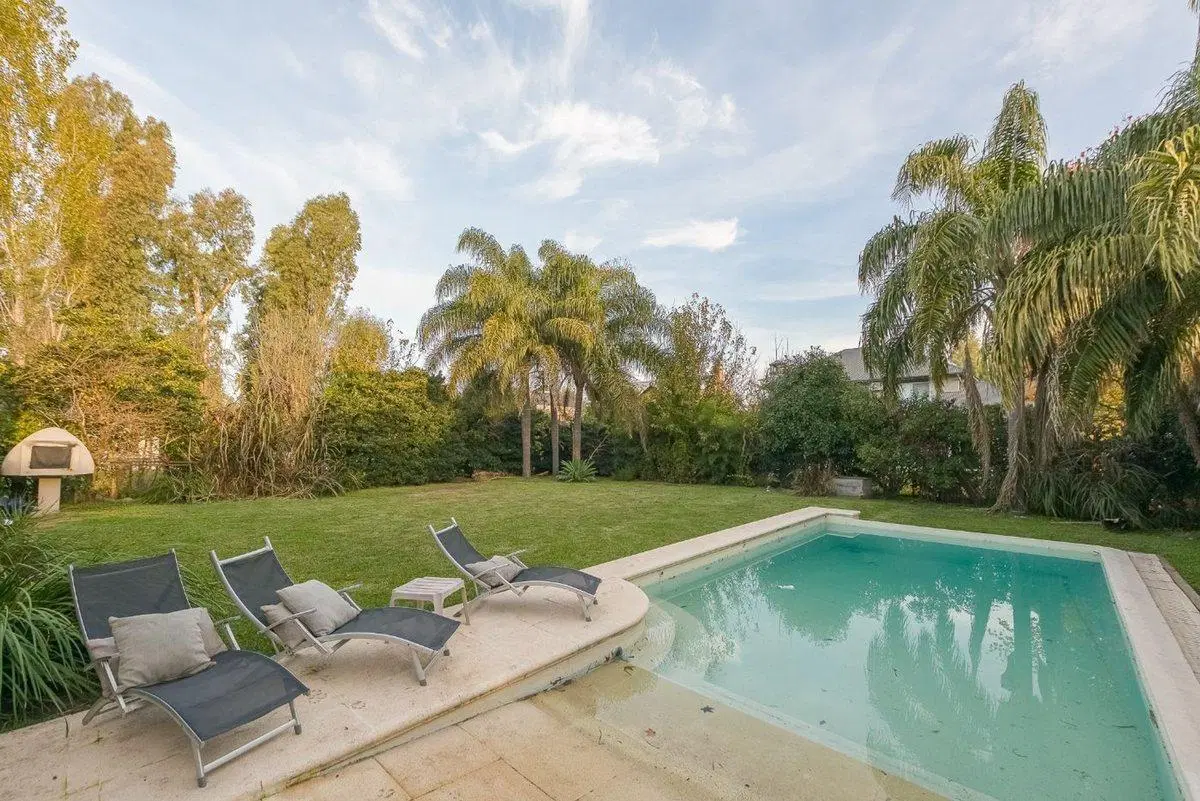 CASA VENTA CAMPOS DE ALVAREZ PISCINA LOTE CENTRAL 5