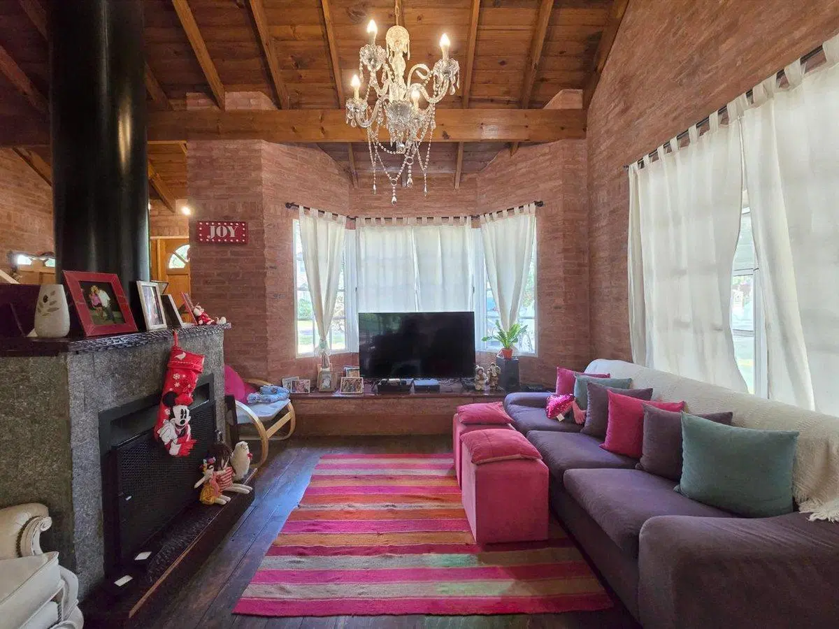VENTA CASA 5 AMB. PARQUE Y PILETA -  BCO PROVINCIA 4