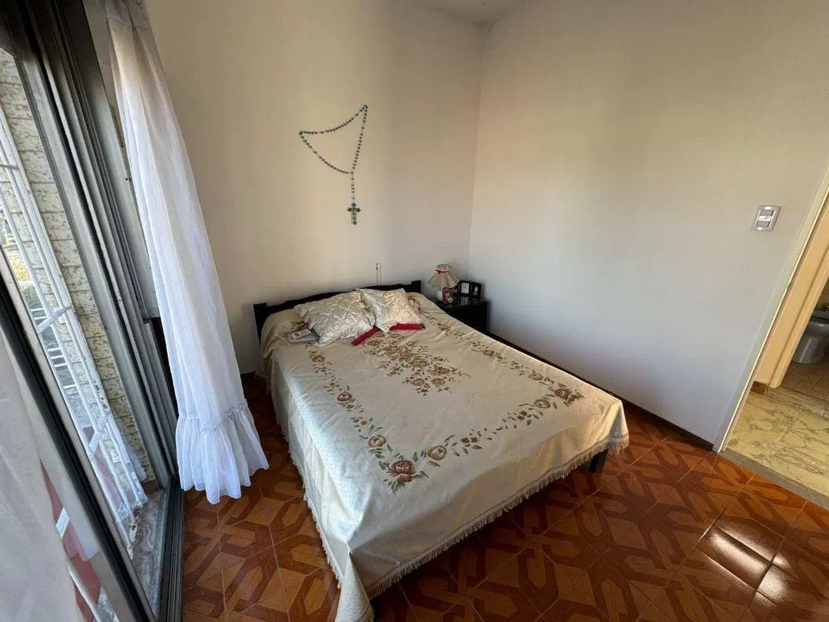 VENTA CASA 4 AMB PATIO – HAEDO - APTO CREDITO 2
