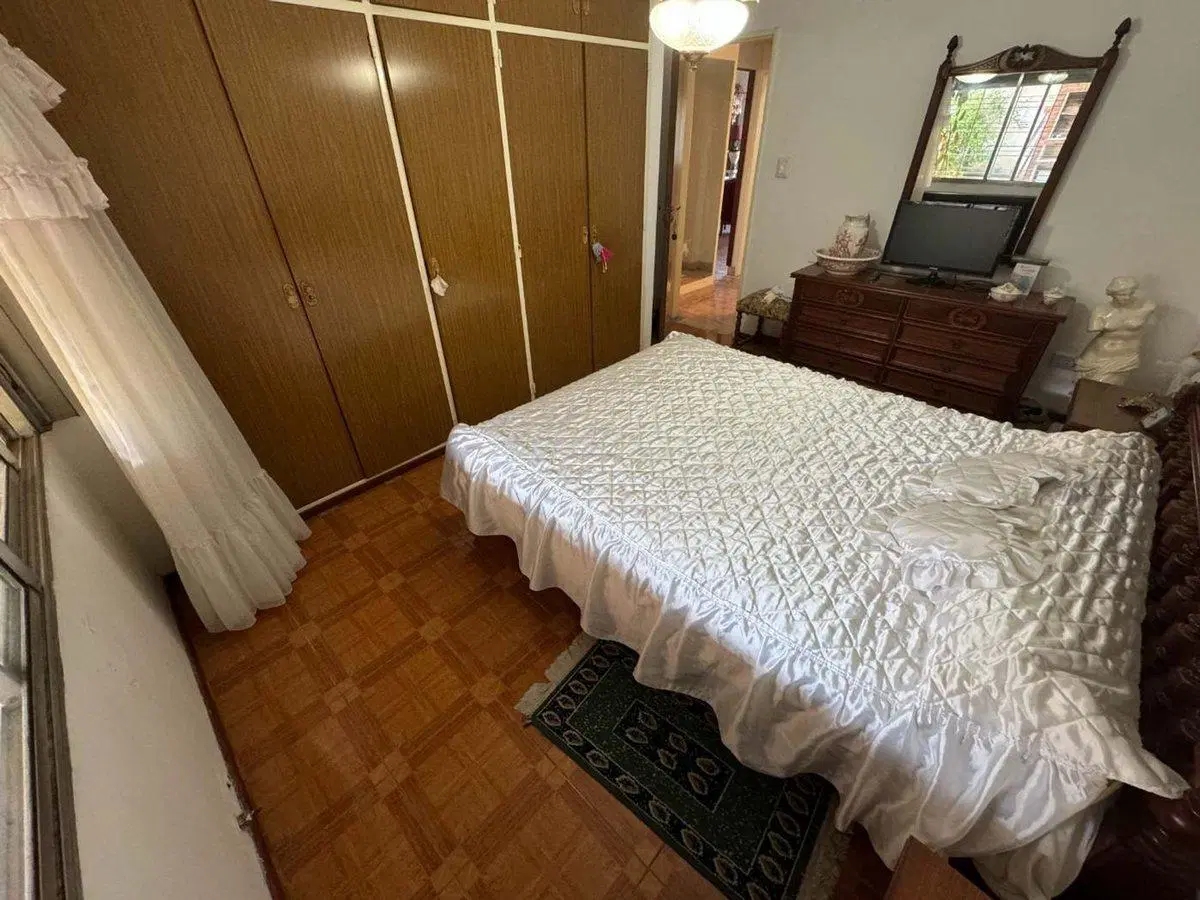 VENTA CASA 4 AMB PATIO – HAEDO - APTO CREDITO 5