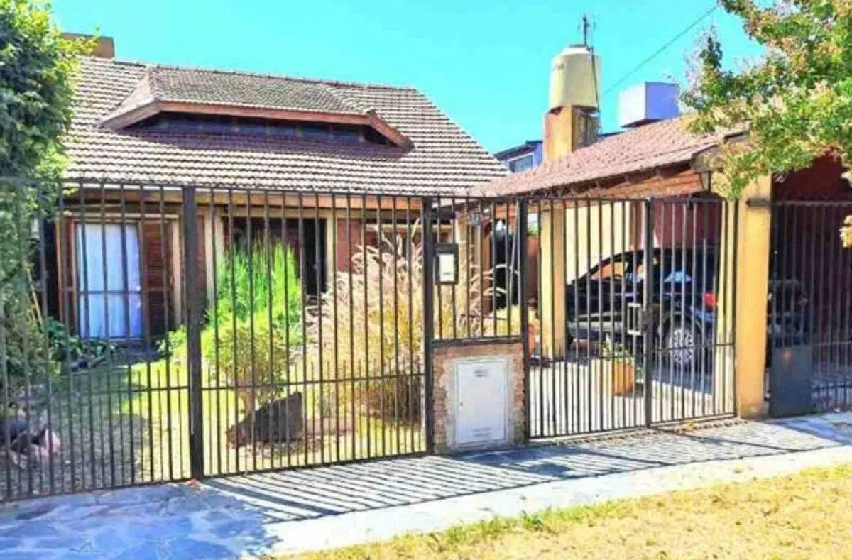 VENTA CASA 5 AMBIENTES ITUZAINGO PILETA Y COCHERA 5