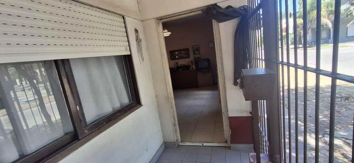 VENTA CASA DOS AMBIENTES EN MERLO CON PATIO Y COCH 3