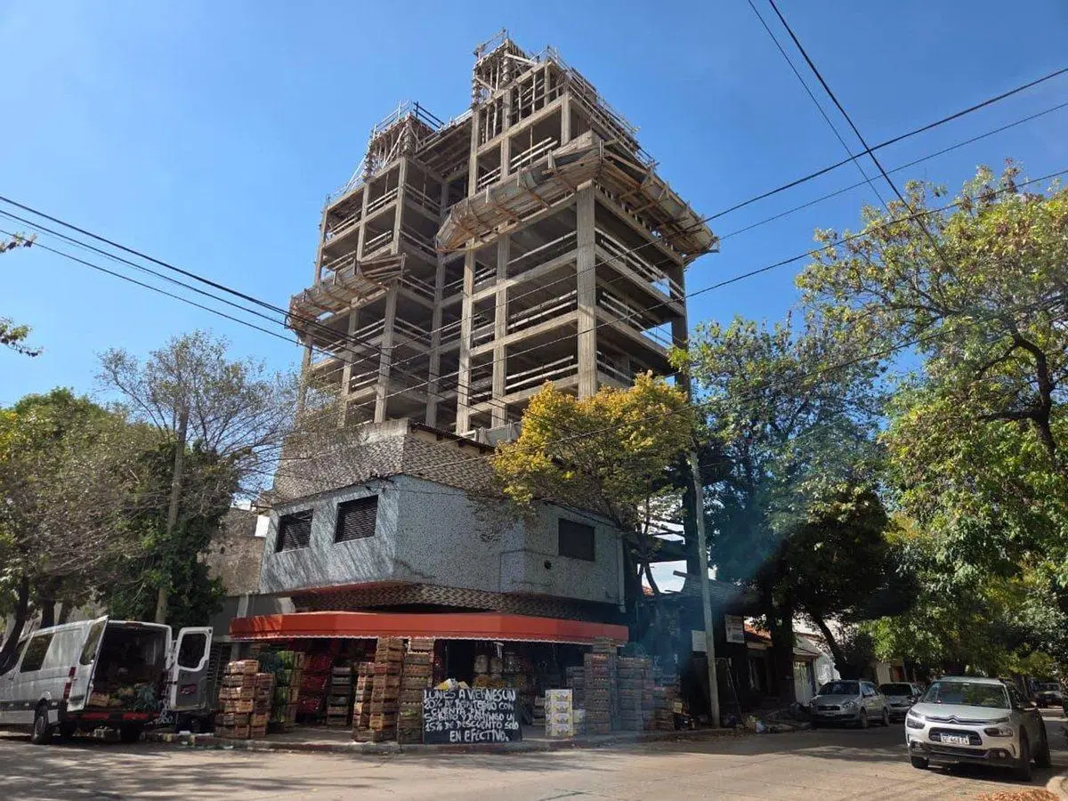 DEPARTAMENTO VENTA POZO LA PLATA MONOAMBIENTE 5