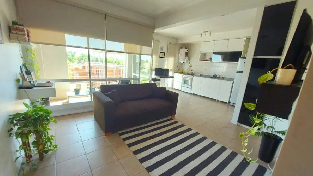 VENTA CASTELAR  DPTO 2 AMBIENTES BALCON IMPECABLE 5