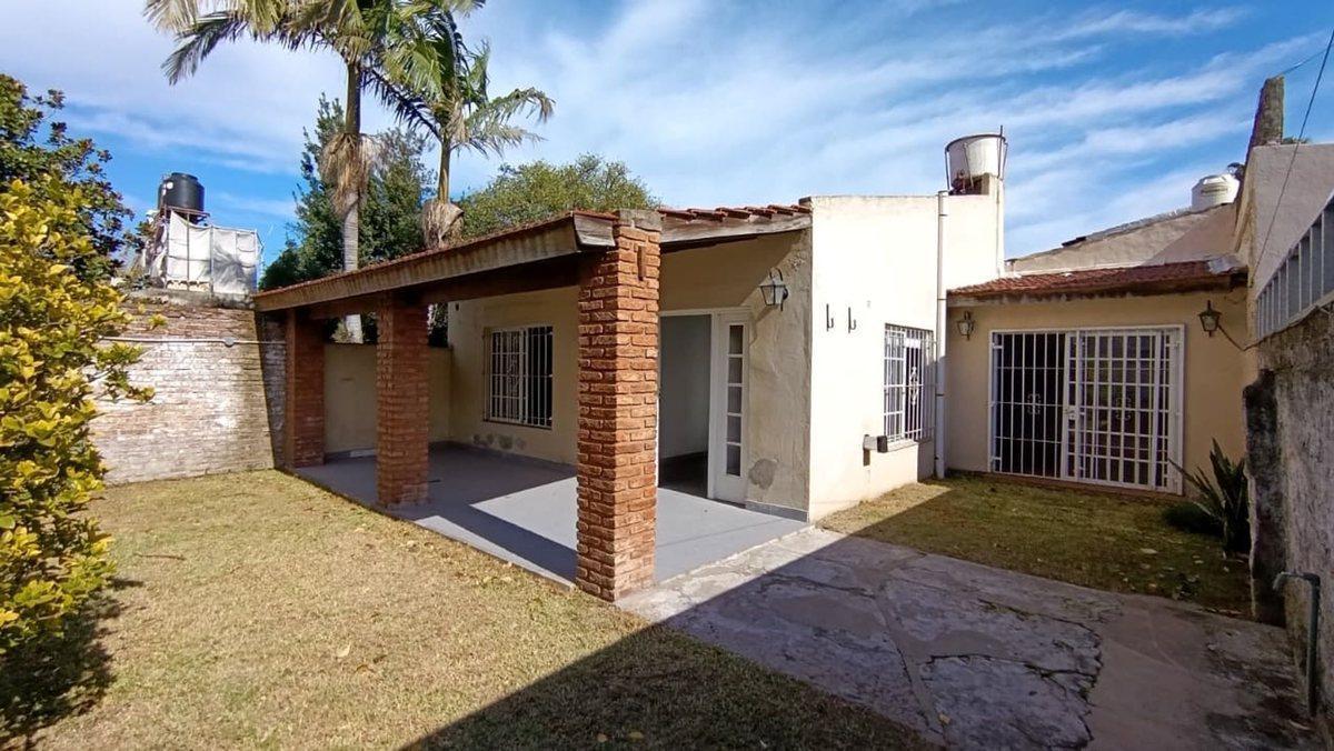 VENTA PH 3 AMB CON GRAN JARDIN Y GALERIA .CASTELAR