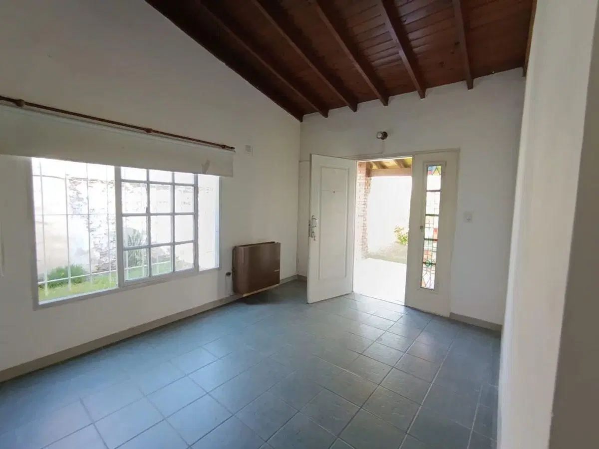 VENTA PH 3 AMB CON GRAN JARDIN Y GALERIA .CASTELAR 2