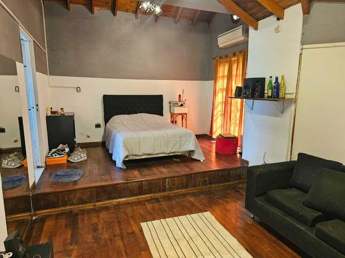 VENTA PERMUTA CASA 5 AMBIENTES PILETA Y COCHERA 4