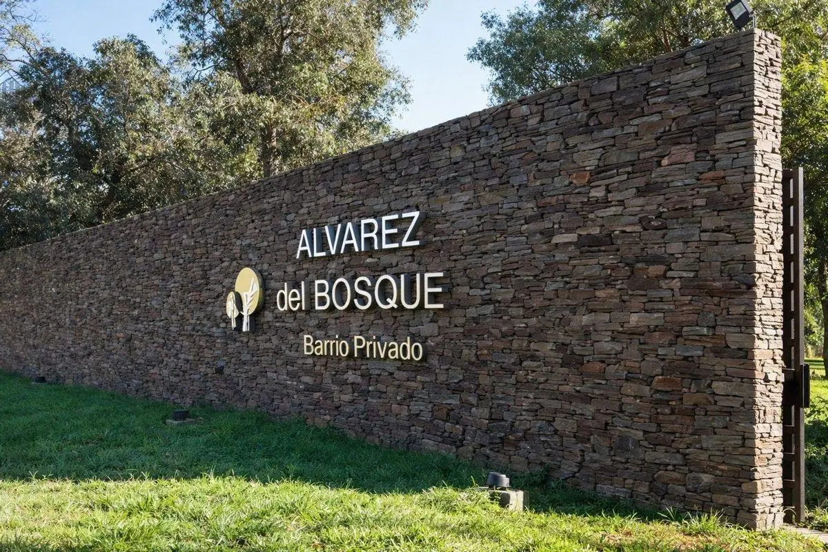 LOTE CENTRAL 600M2 EN ALVAREZ DEL BOSQUE MORENO 2