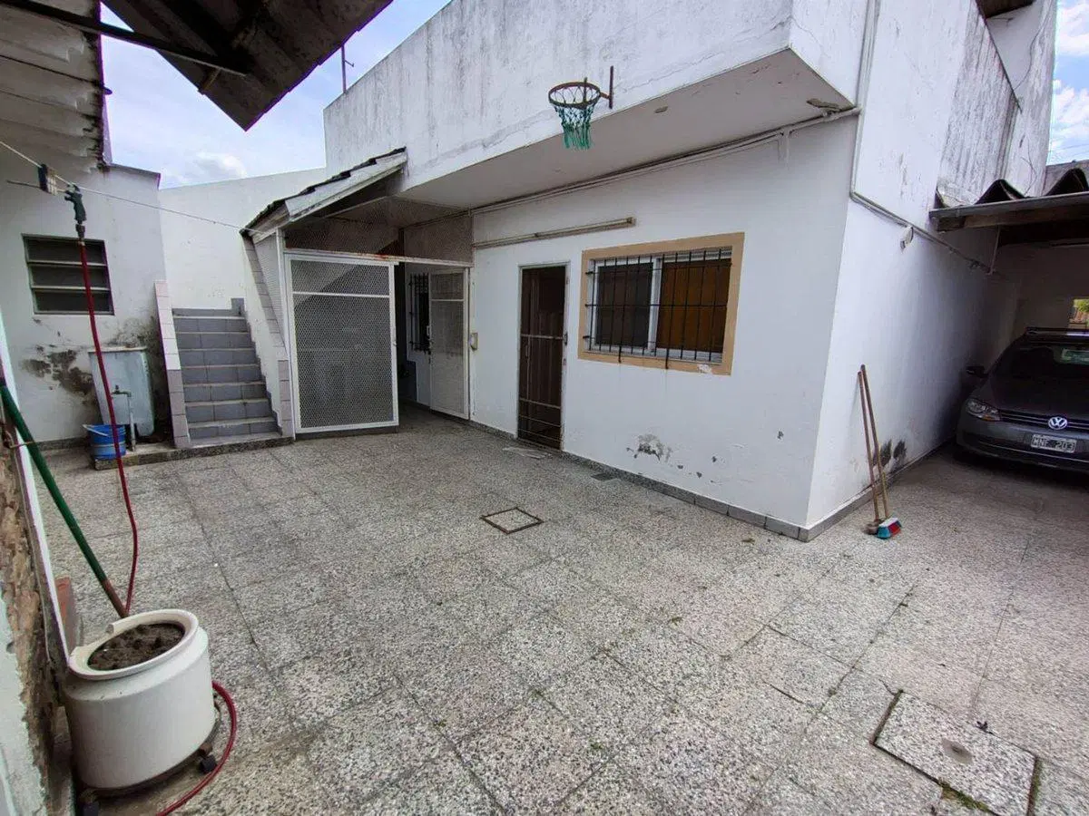 VENTA Casa 4Amb c/Galpón y Terraza - B Aeronáutico 2