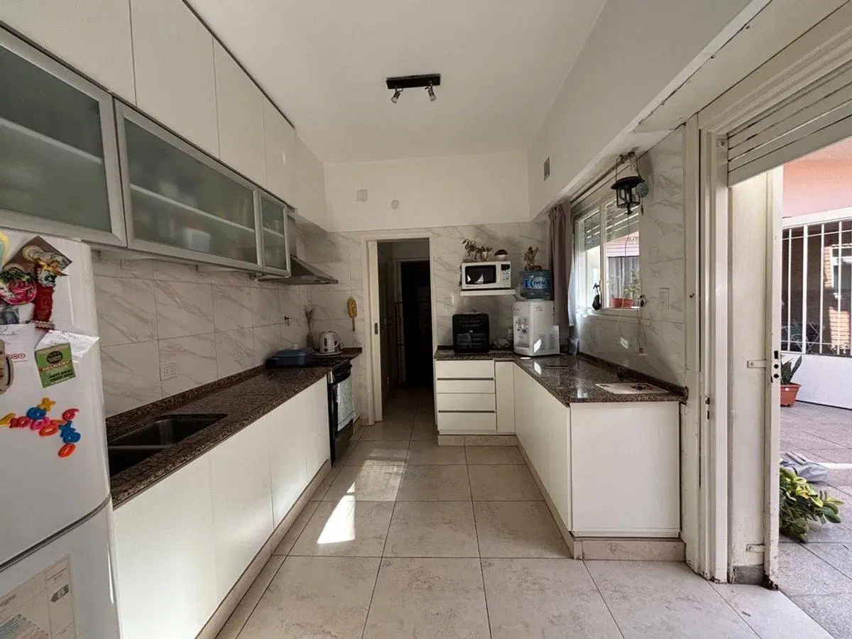 Venta casa 5 amb, pileta,  garage Floresta 3