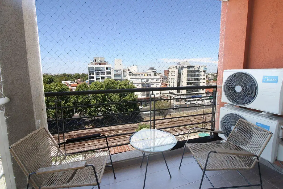 HERMOSO 2 Amb c/ Balcón y Cochera. Haedo 4