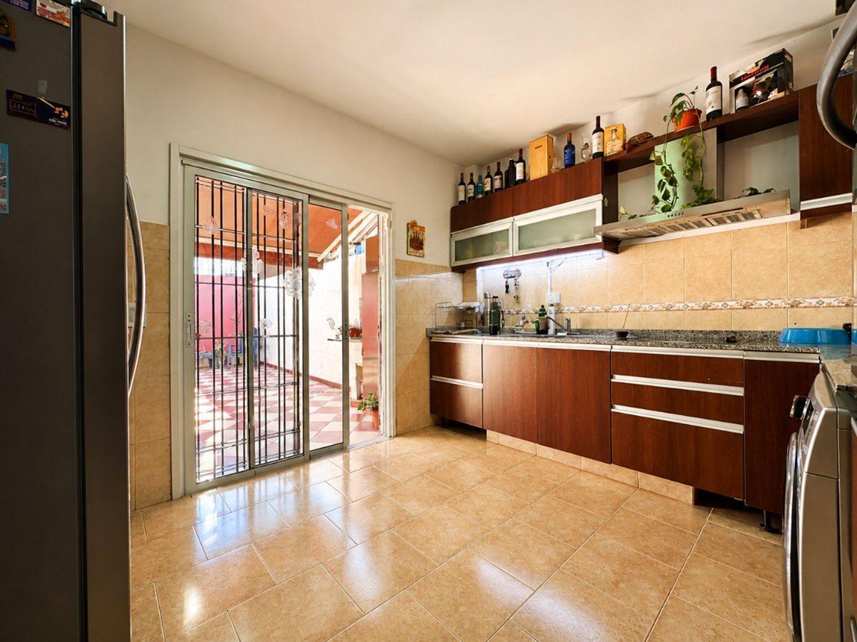 TRIPLEX VENTA RAMOS MEJIA 4 AMB COCHERA Y PATIO