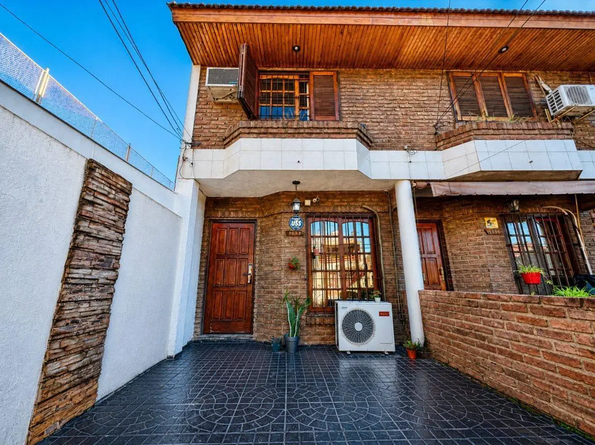 TRIPLEX VENTA RAMOS MEJIA 4 AMB COCHERA Y PATIO 3