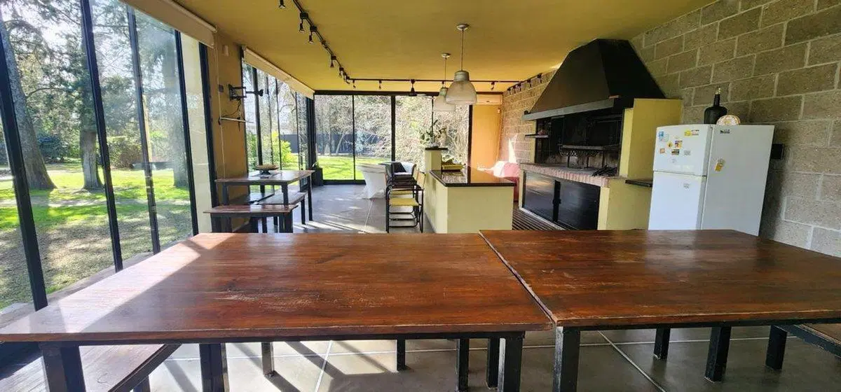 Venta casa en Villa Udaondo,  quincho y pileta 4