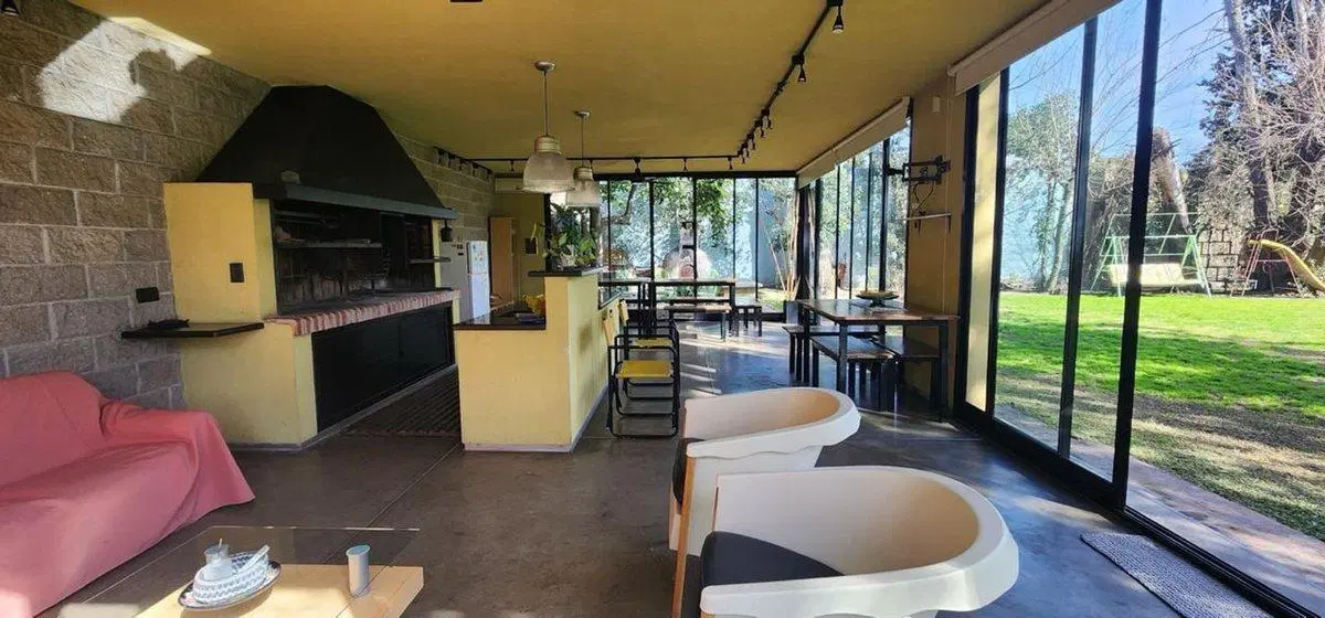 Venta casa en Villa Udaondo,  quincho y pileta 2