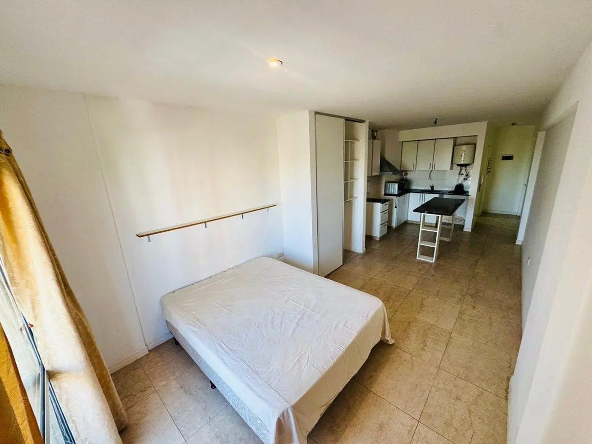 VENTA MONOAMBIENTE BALCON CON PARRILLA EN CASEROS 2