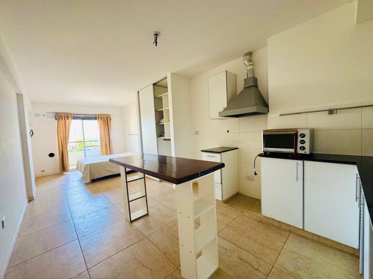 VENTA MONOAMBIENTE BALCON CON PARRILLA EN CASEROS