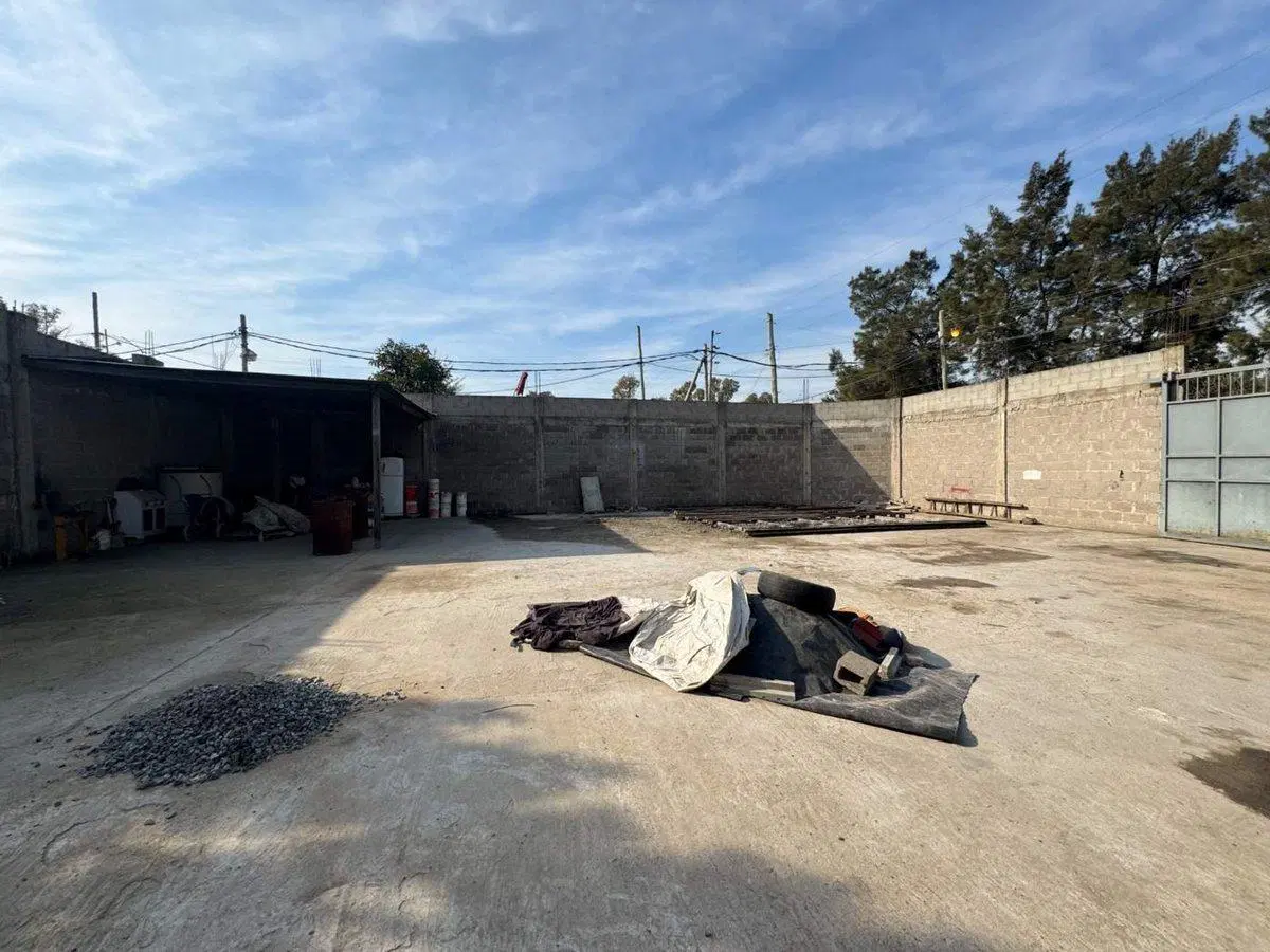 VENTA FRACCIÓN DE LOTE INDUSTRIAL APTO CAMIONES 2
