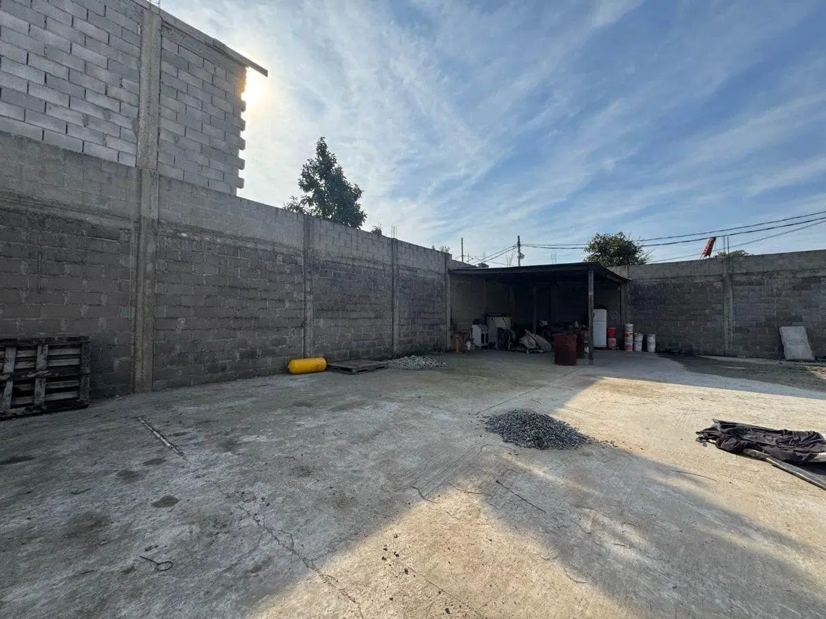 VENTA FRACCIÓN DE LOTE INDUSTRIAL APTO CAMIONES 5