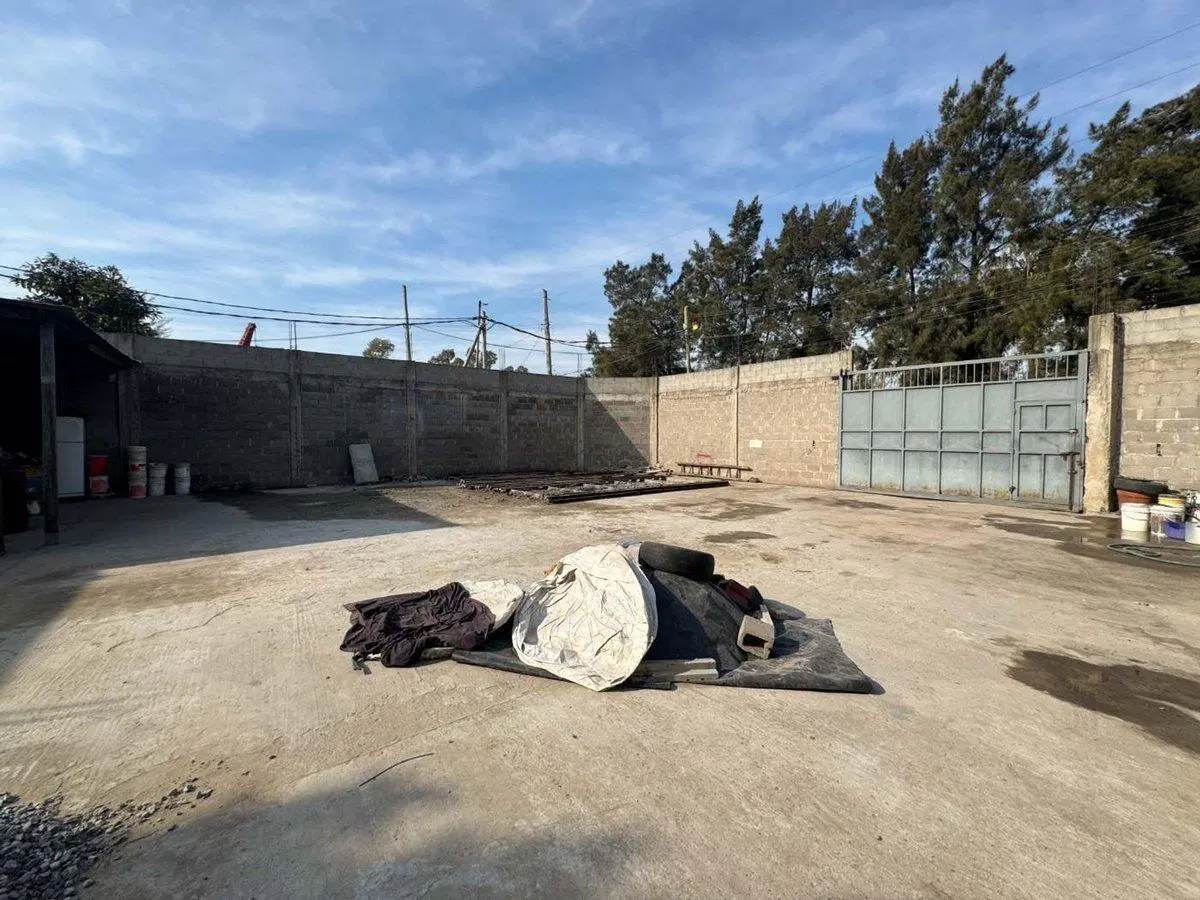 VENTA FRACCIÓN DE LOTE INDUSTRIAL APTO CAMIONES 4
