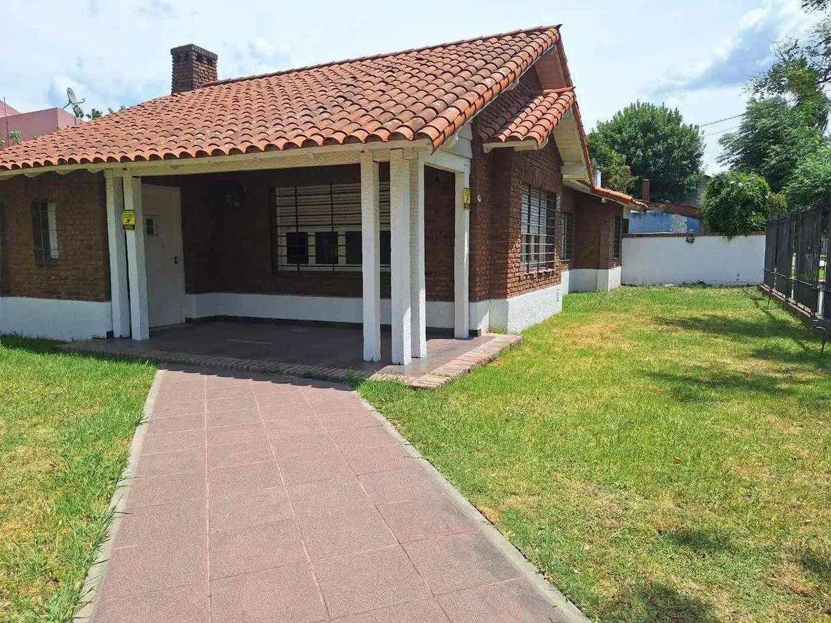 VENTA CASA 6 AMB JARDÍN COCHERAS MERLO PERMUTA 4