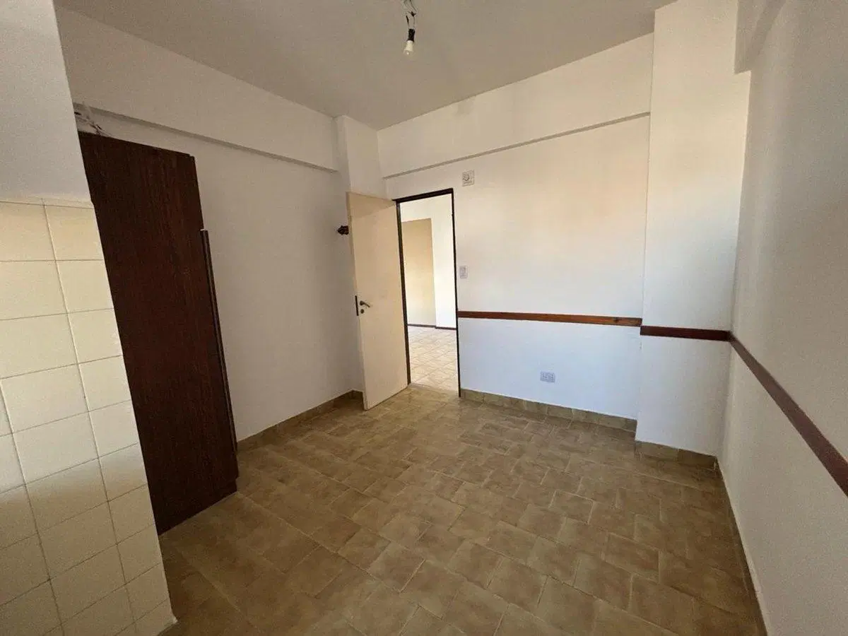 Venta depto 3 amb al frente Monte Castro 4