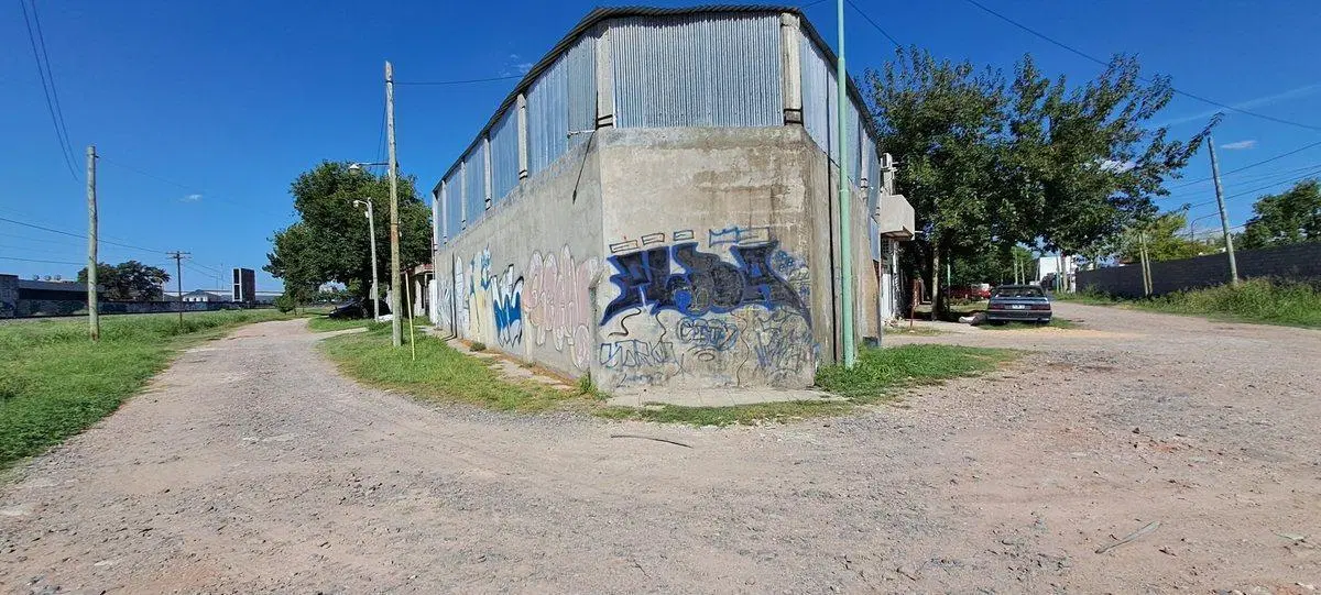 Venta/permuta depósito en zona industrial - Merlo. 2