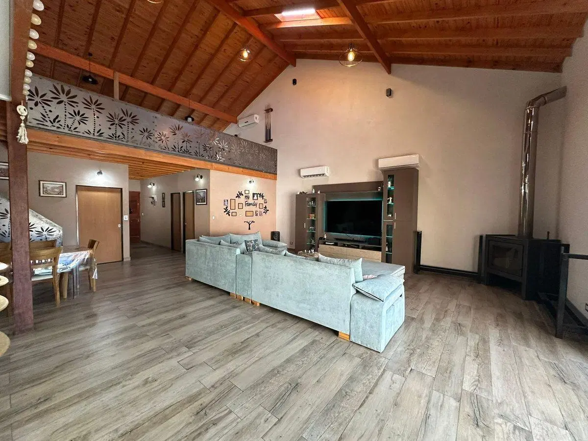 CASA EN VENTA 5 AMB C/PISCINA Y 2 COCHERAS MORON 5