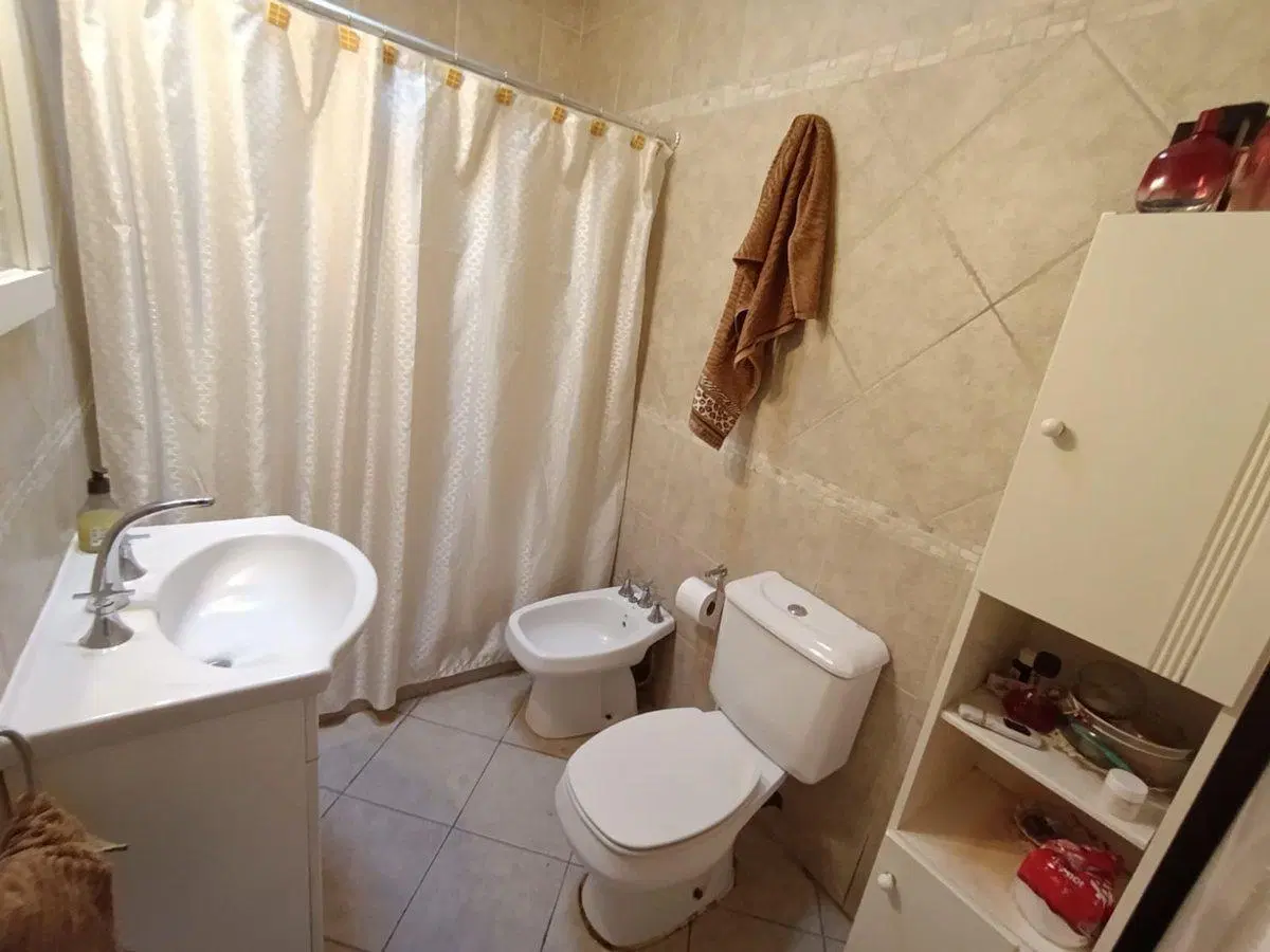 VENTA CASA 3 AMB C/ QUINCHO Y PARQUE ITUZAINGO NOR 5