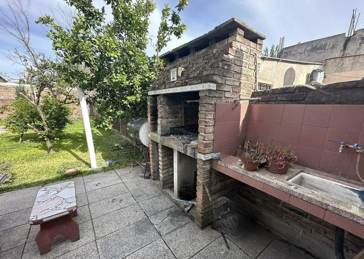 VENTA CASA DE 3 AMBIENTES  ITUZAINGO 4