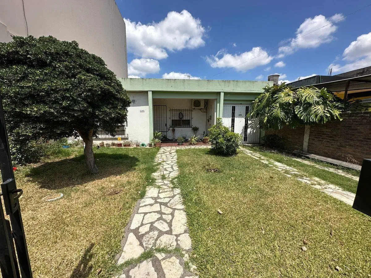 VENTA CASA DE 3 AMBIENTES  ITUZAINGO 3