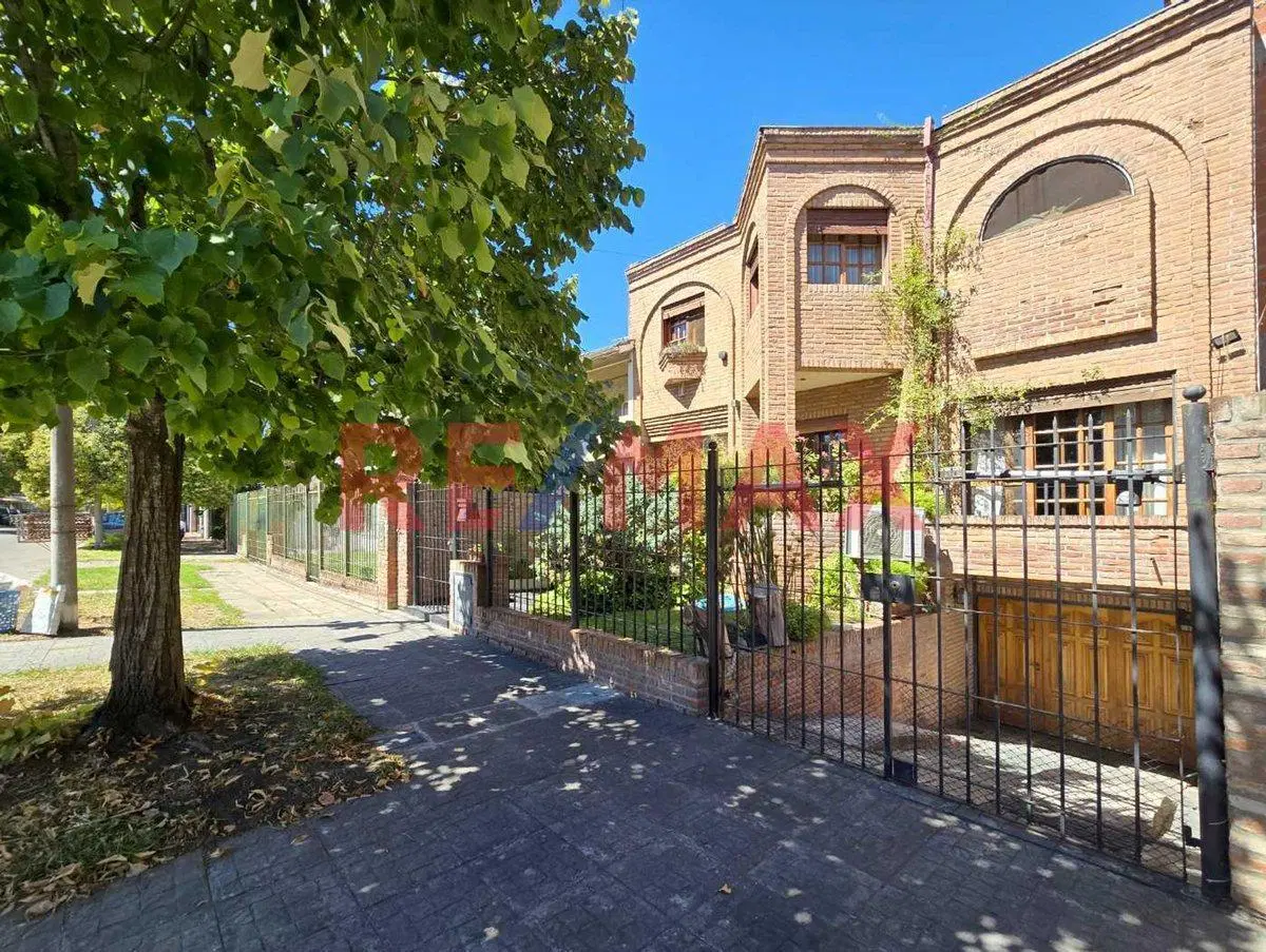 VENTA CASA  5 AMBIENTES  ITUZAINGO NORTE 4
