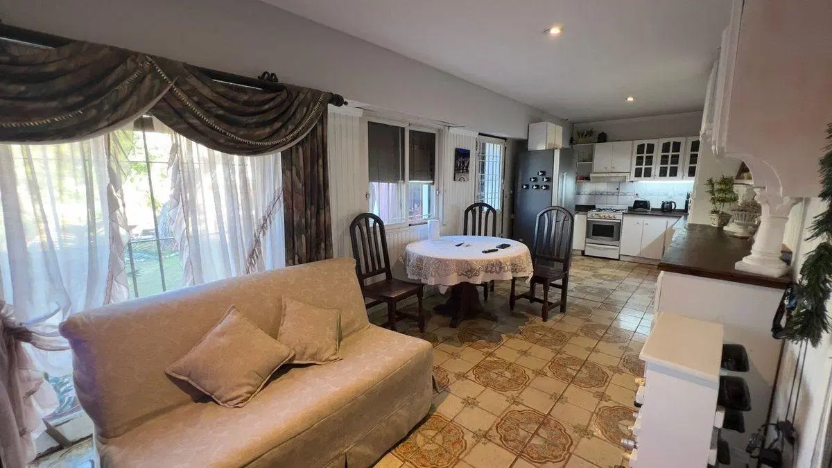 VENTA CHALET 4 AMB.  ZONA RESIDENCIAL, ITUZAINGO 2