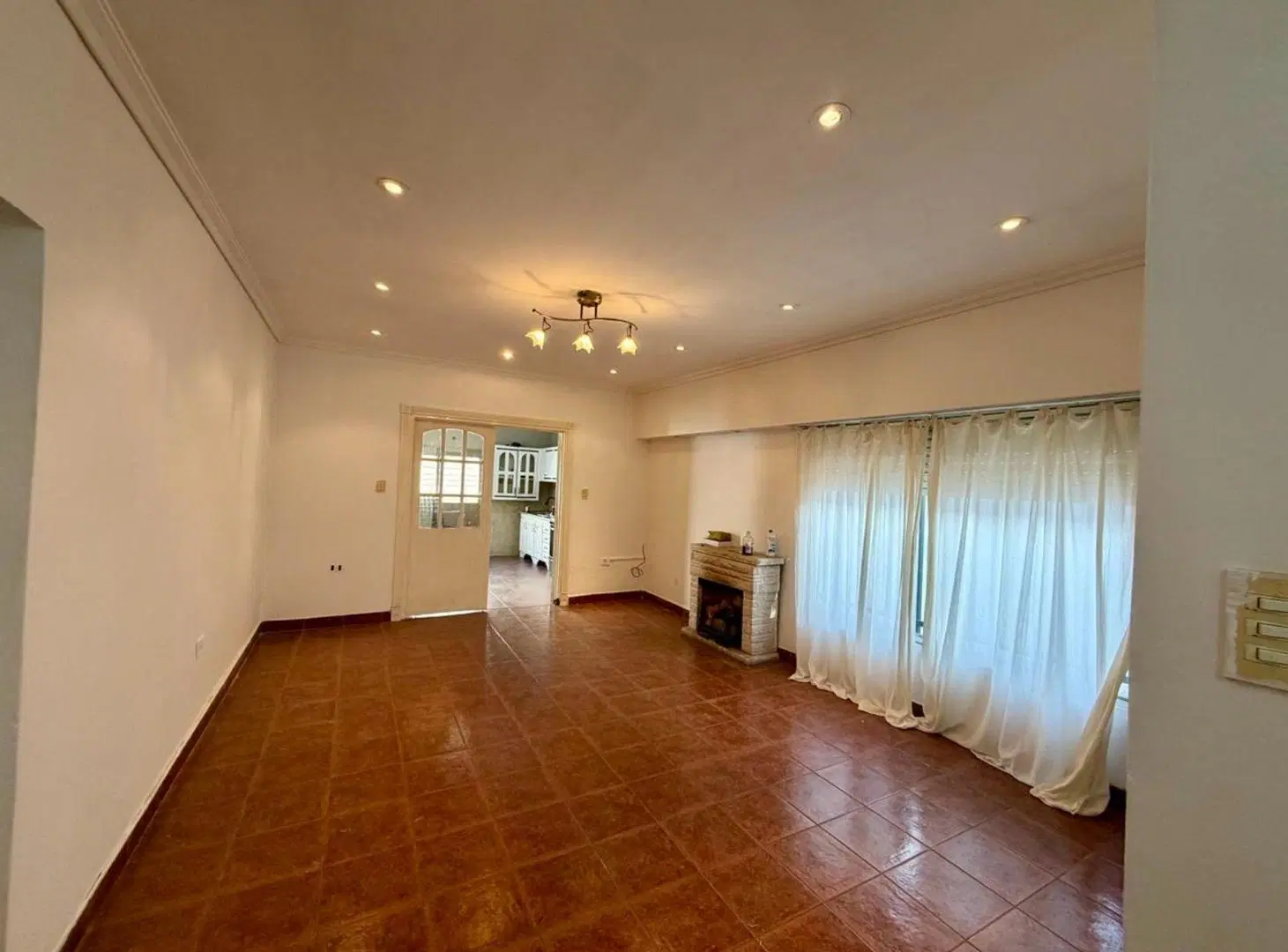 VENTA CASA 3 AMBIENTES CASTELAR SUR 4