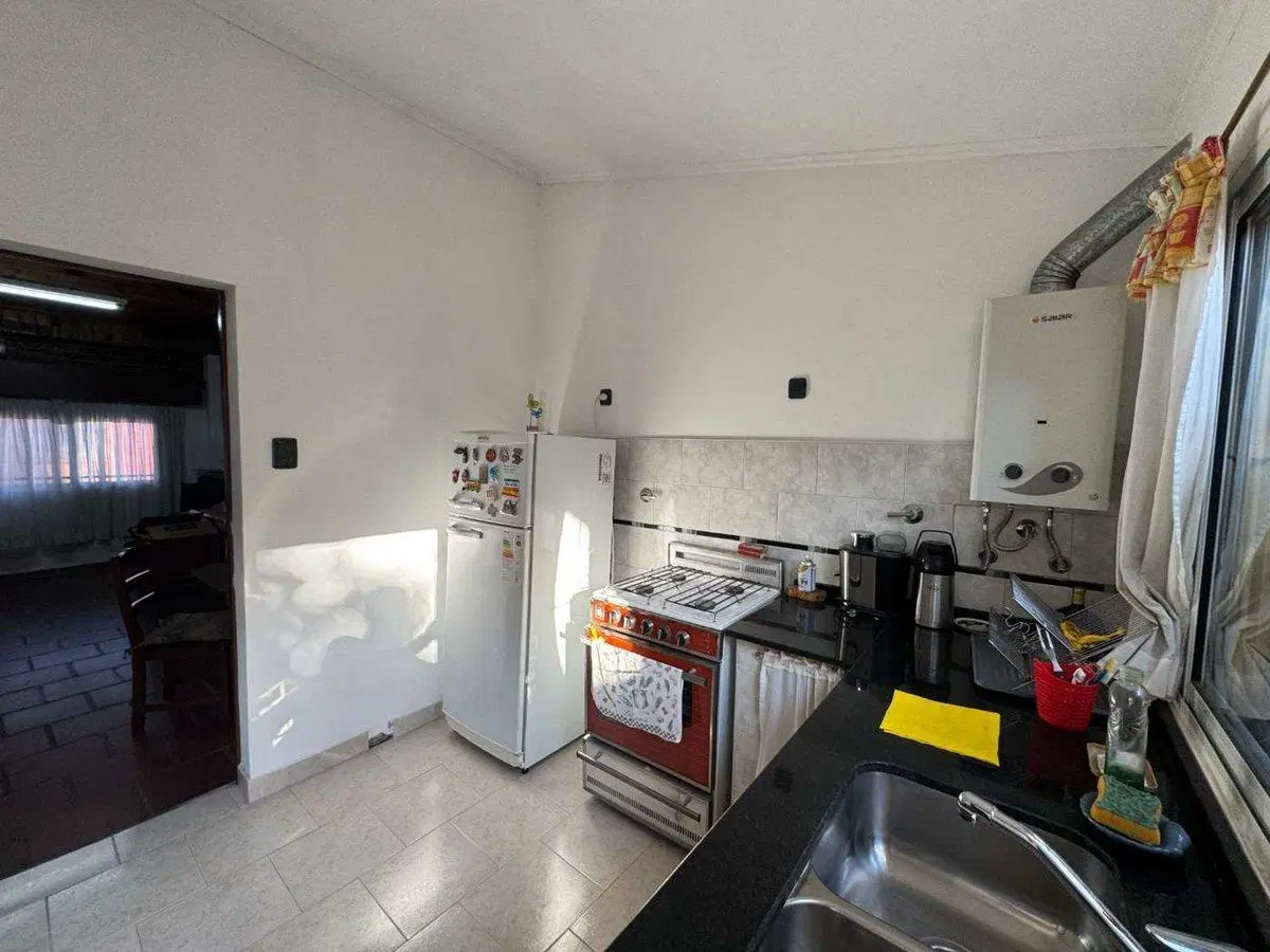 VENTA CASA 3 AMB Y DPTO 2 AMB LUZURIAGA COCHERA 3