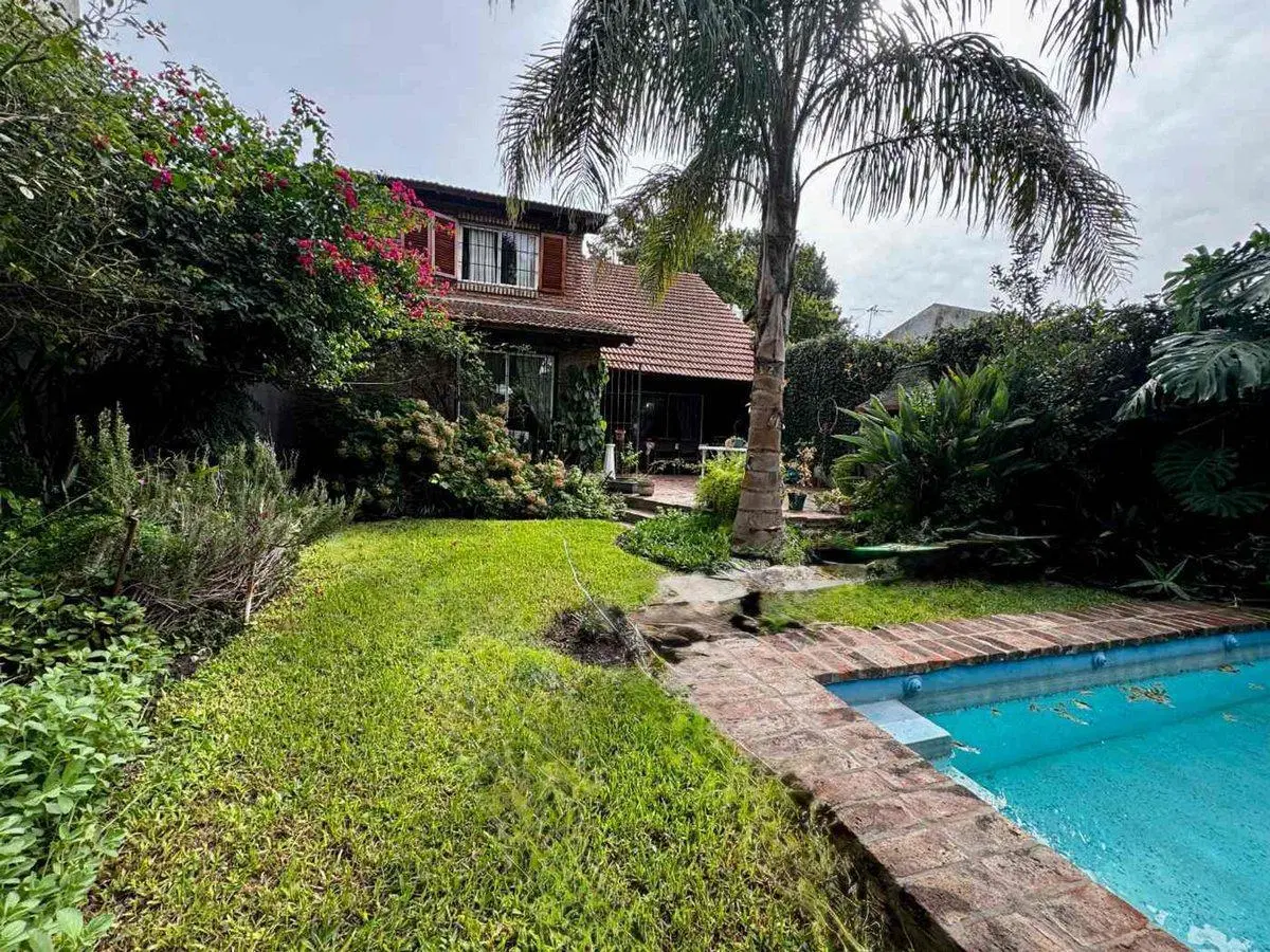 Venta Casa en Parque Ayerza Piscina 5