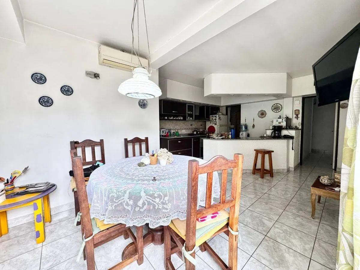 Venta Casa en Parque Ayerza Piscina 2