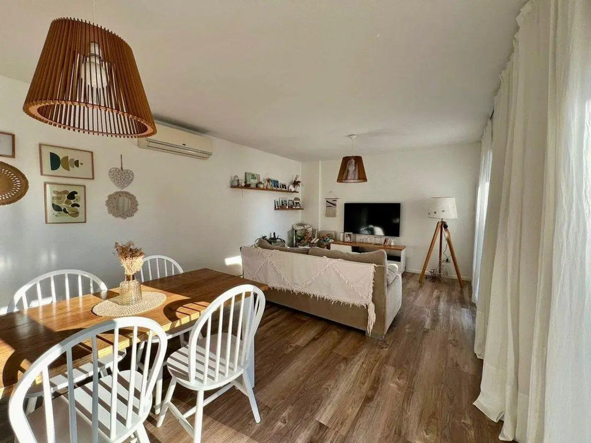 VENTA DEPTO 4 AMB C/2 COCHERAS -  CASTELAR 5