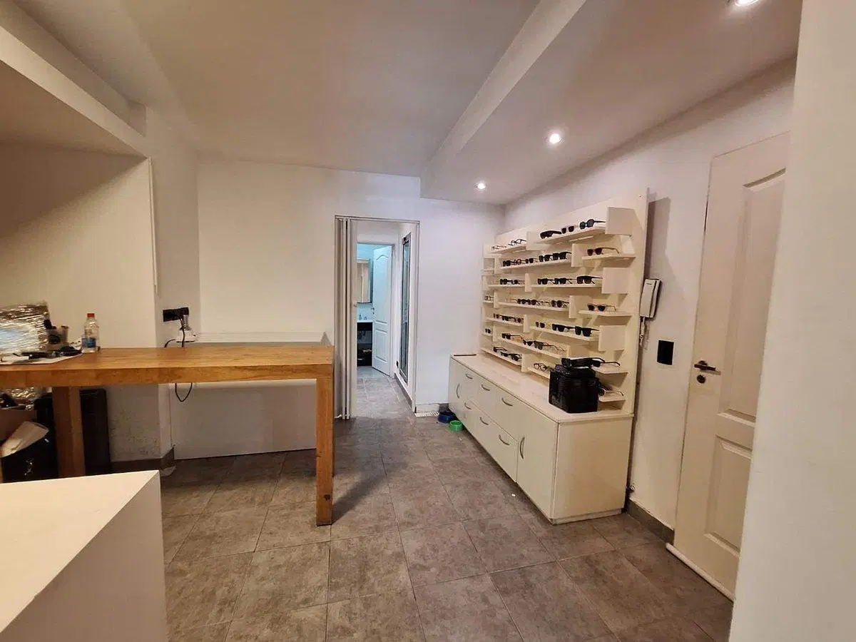 VENTA OFICINA LOCAL CON COCHERA FRENTE HAEDO NORTE 4