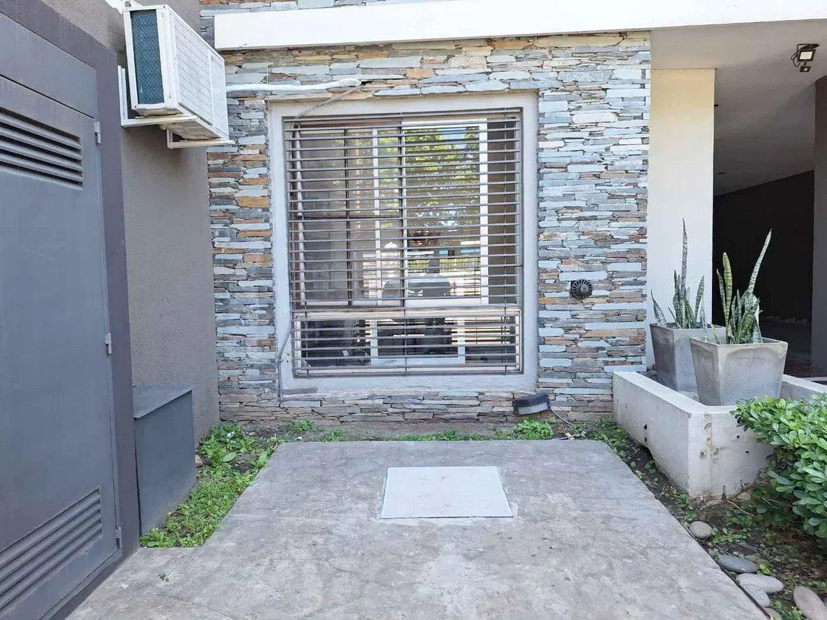 VENTA OFICINA LOCAL CON COCHERA FRENTE HAEDO NORTE 3